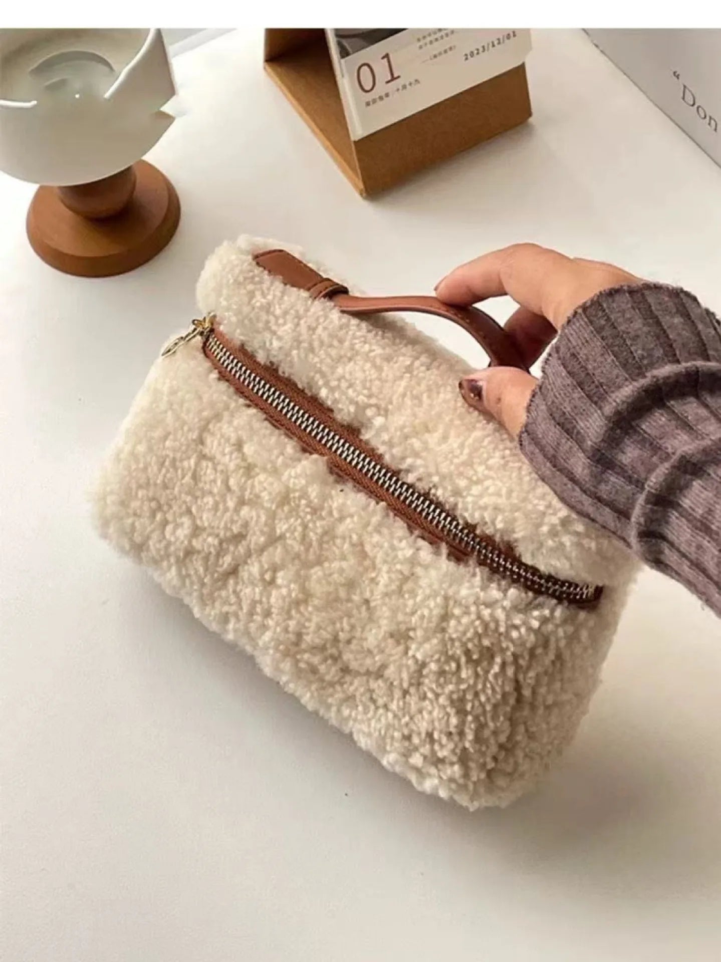 Ladies' bag 2025 new high-end retro wool lamb hand-held box bag niche design single shoulder crossbody bag